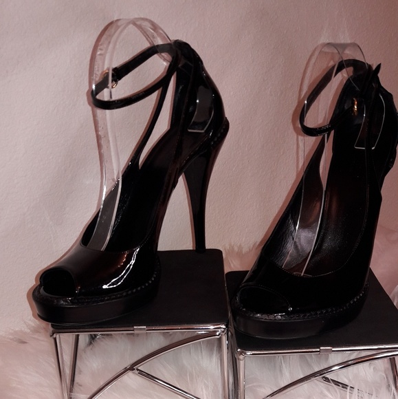 Shoes - Gucci open-toe Mary Jane